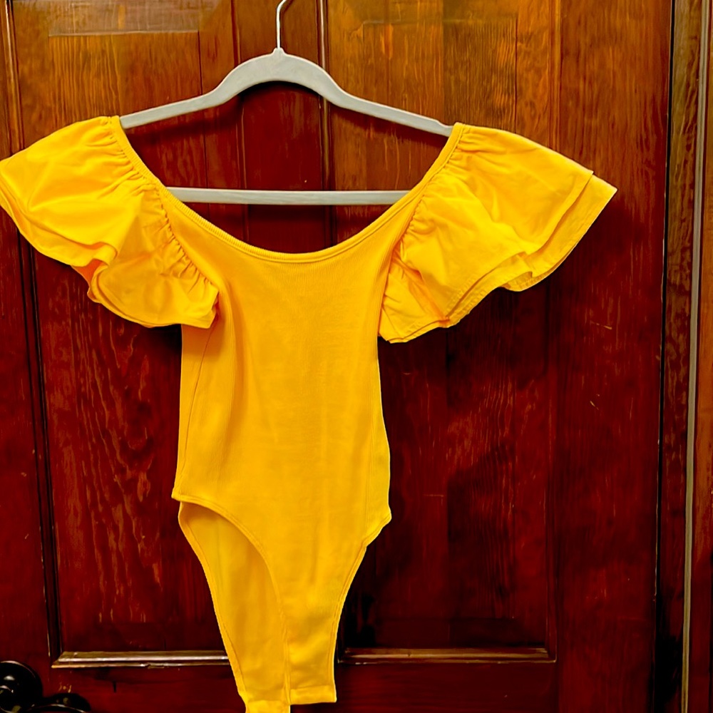 Zara size small on or off the shoulder body suit! Worn once last summer!